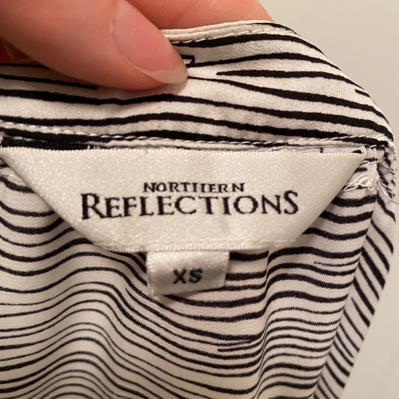 Northern Reflections V-Neck blouse - Picture 4 of 8